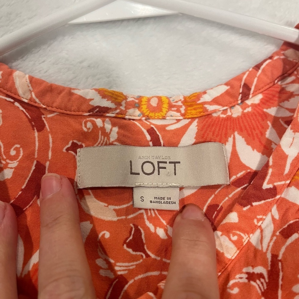 LOFT Floral Sleeveless Button-Down Blouse- size small - Picture 6 of 7